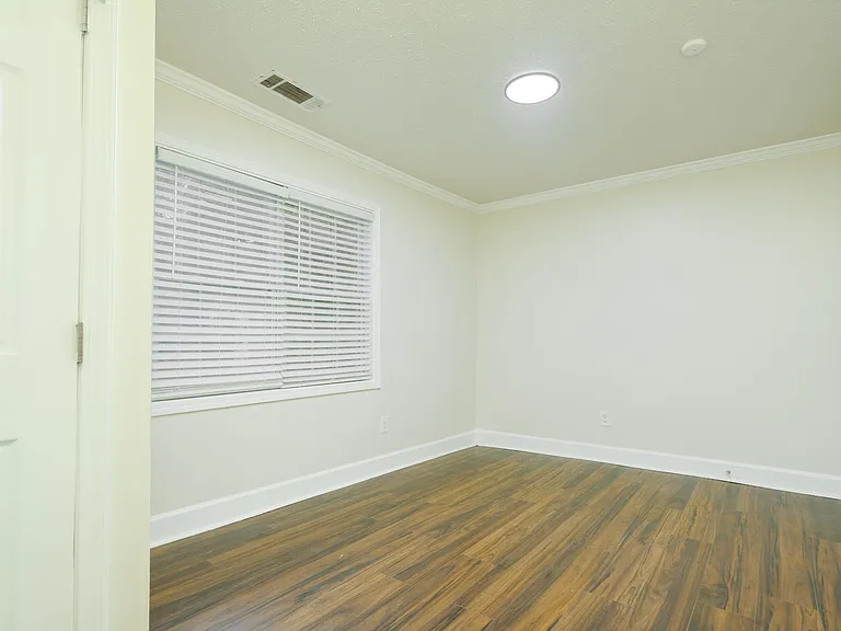 970 Hubbard St SW — Photo 3