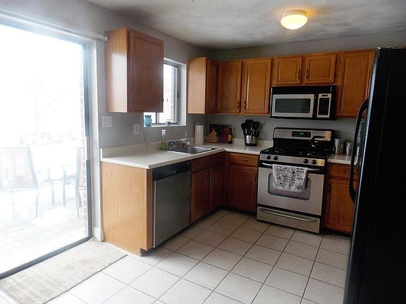 2nd image of 9 Sterling Ln Unit 9