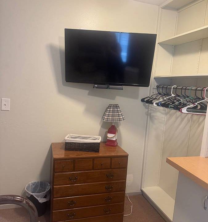 2nd image of 302 Maple Ave #3