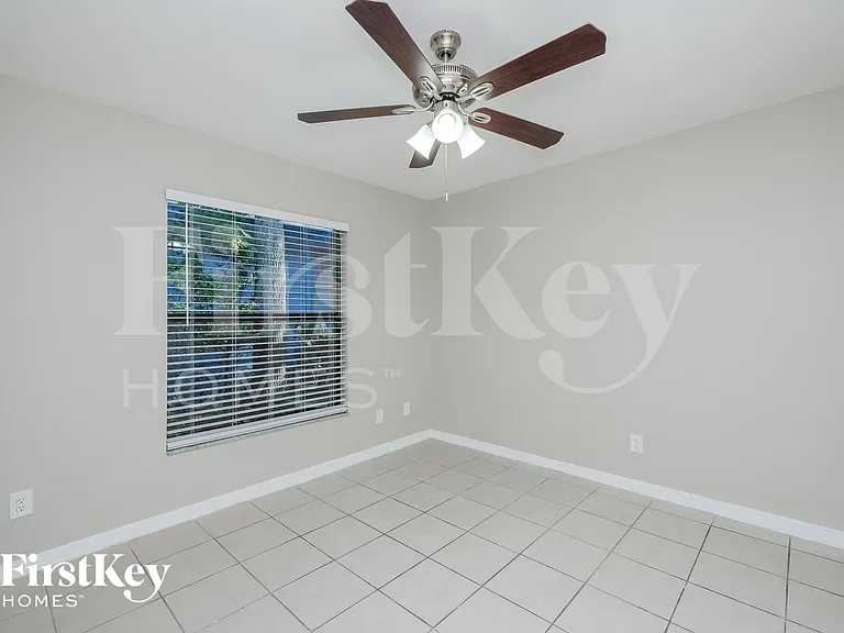 906 Hart St — Photo 12