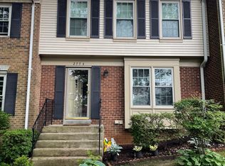 2774 Knollside Ln, Vienna, VA 22180