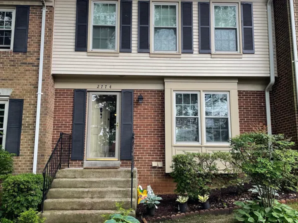 2774 Knollside Ln, Vienna, VA 22180