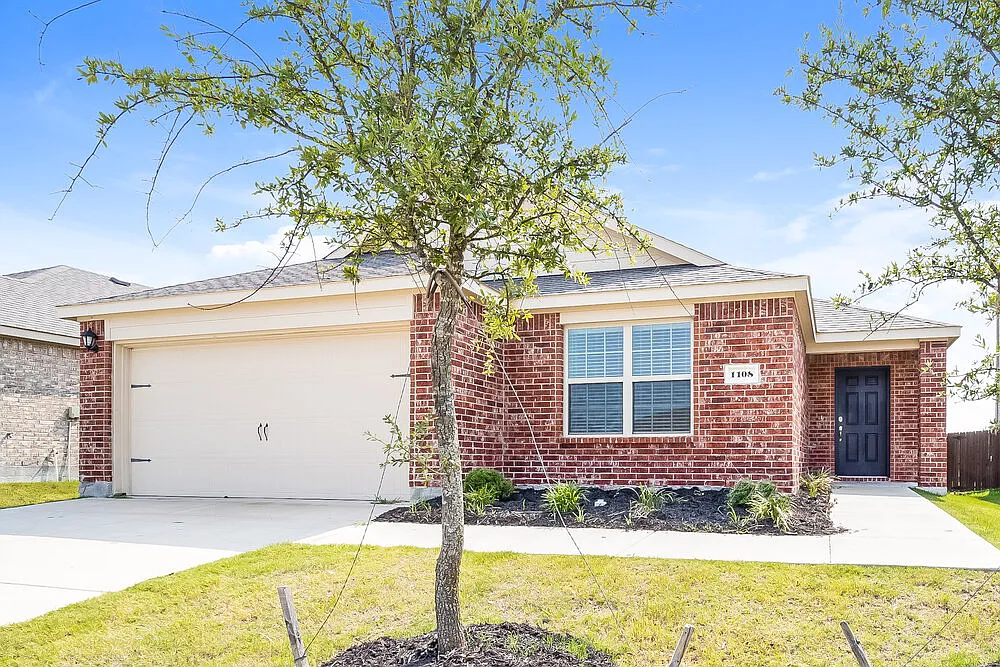 4 bed, 2.0 bath, 1650 sqft, $2,005 — Photo 1