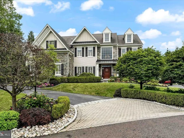 2 Millview Ct, Thornton, PA 19373