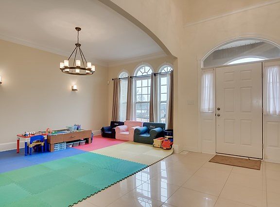 4th image of 896 Woody Hill Cir