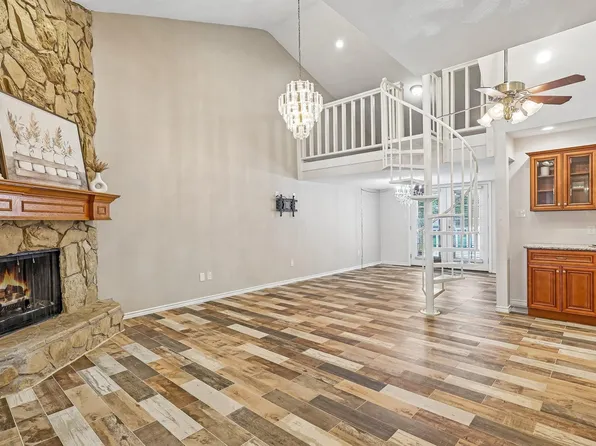 1109 Winding Way Dr, Friendswood, TX 77546