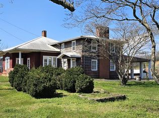 130 1st St, Franklin, NC 28734