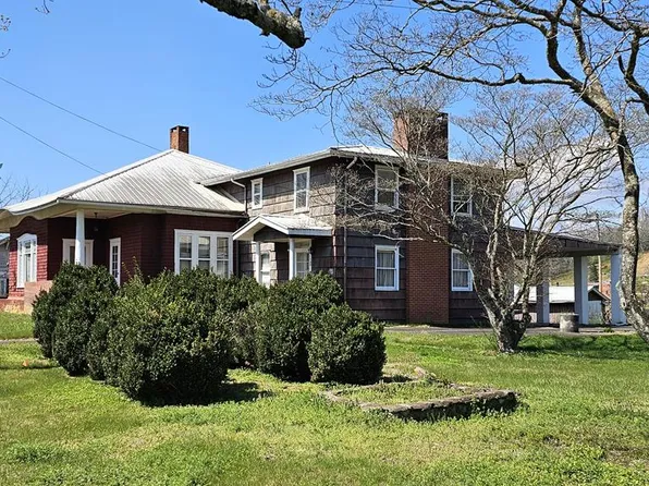 130 1st St, Franklin, NC 28734