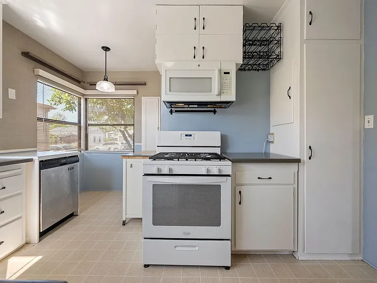 4735 Valencia Dr #FRONT — Photo 12