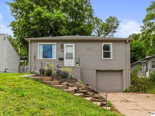 5831 Sahler St, Omaha, NE 68104
