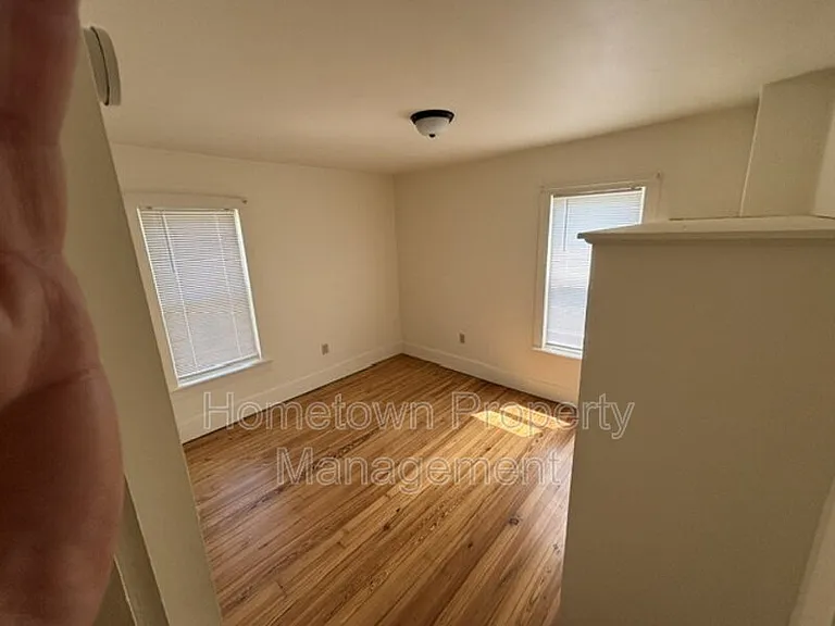 1135 E Chestnut St — Photo 8