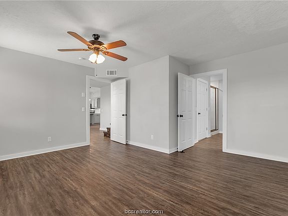 4th image of 11607 Debbie Ln