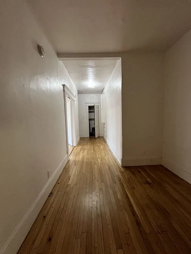 No Brokers Fee, Packard's Corner Area of Allston. Heat and Hot Water Included, Laundry on a Site,... — Photo 4