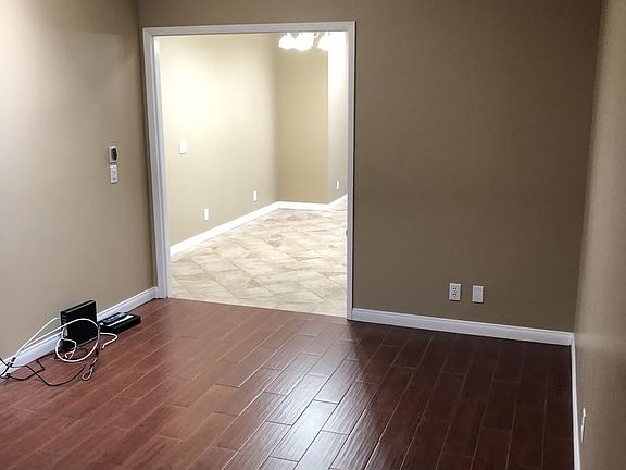 5th image of 887 Linden Ave #E