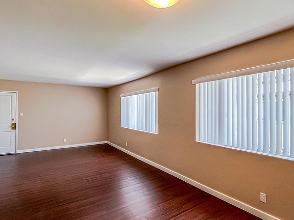 5th image of 18611 Collins St APT E29