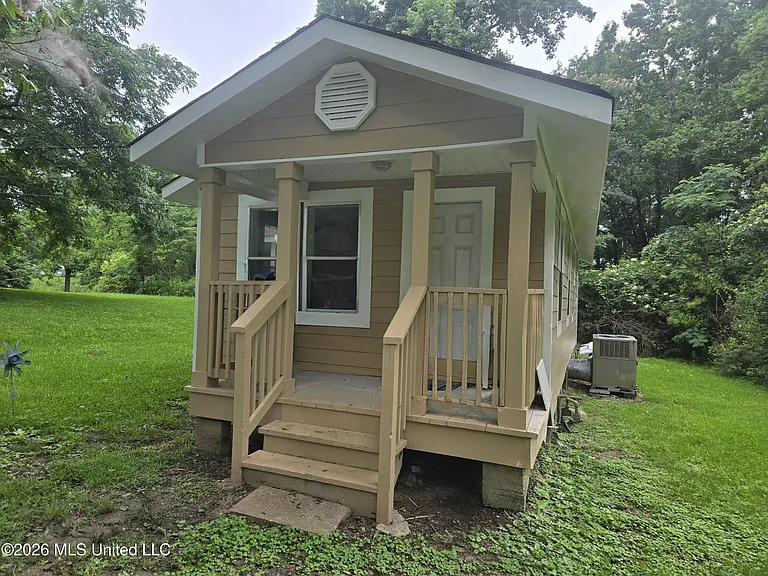 1015 Wilson St — Photo 1