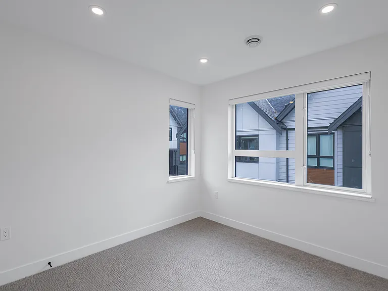 1959 165a St #9 — Photo 20