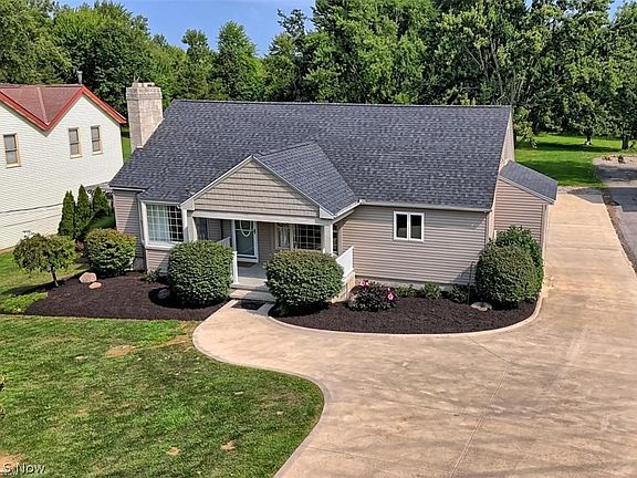 2nd image of 32618 Detroit Rd