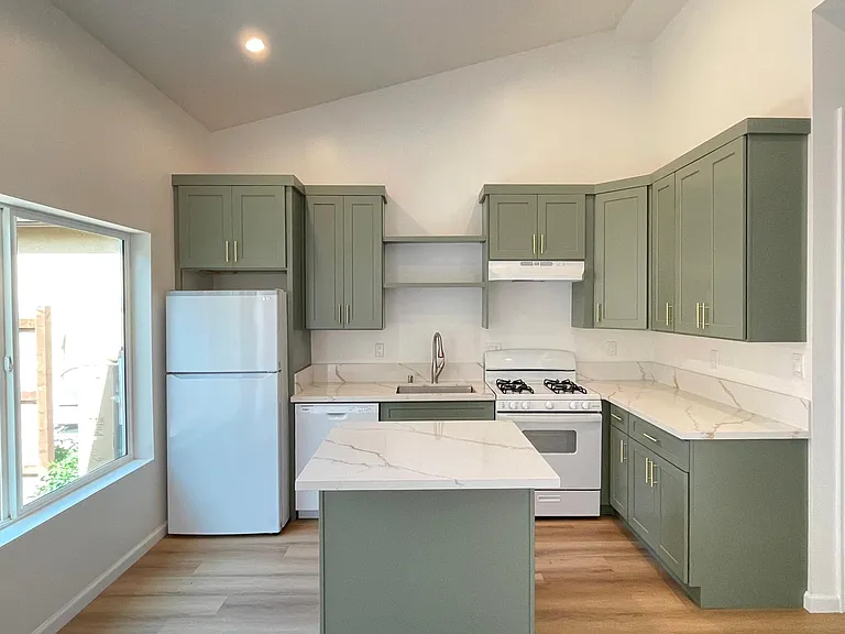 8045 Norwich Ave — Photo 8