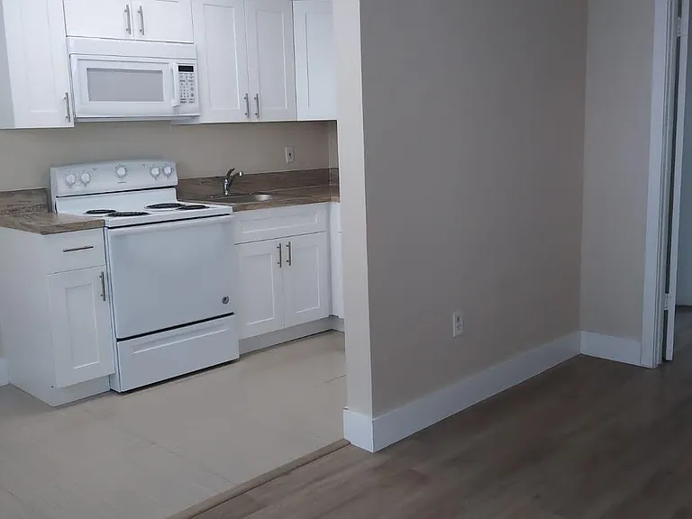 2030 SW 4th St #6 — Photo 1