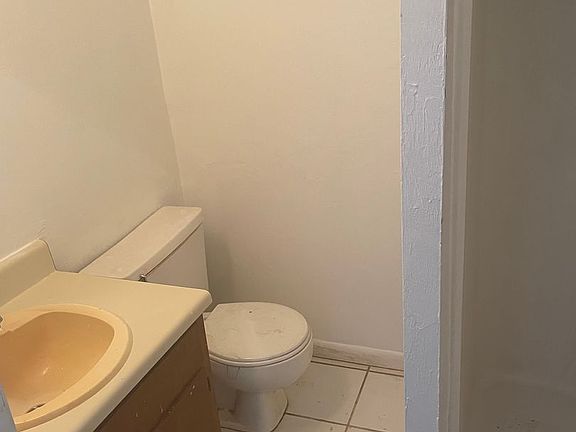 5th image of 1261 Orange Ave E