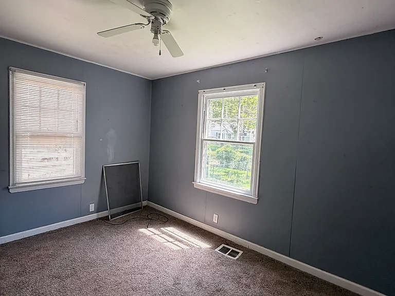2411 S Beacon St — Photo 9