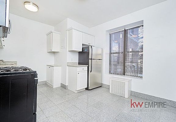 3rd image of 31 Ocean Pkwy APT 1G