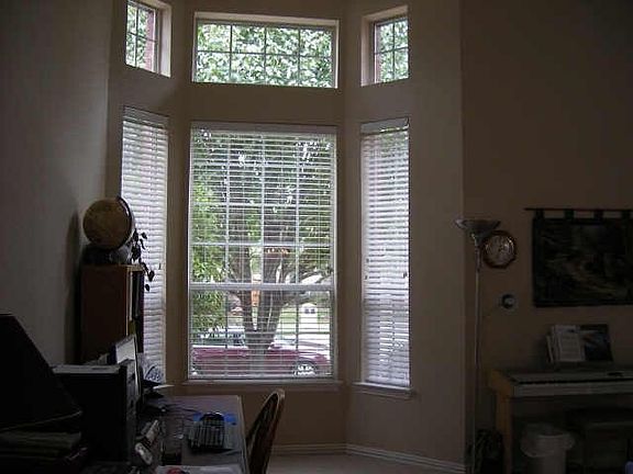 4th image of 313 Suncreek Dr