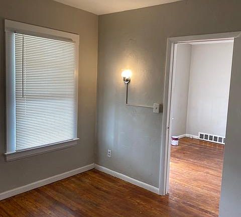 3rd image of 16519 Kipling Ave