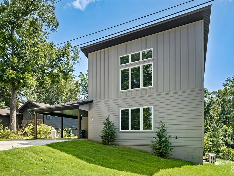 5 Blandford Ln