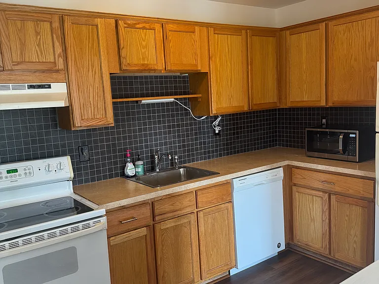 809 Sunset Ln — Photo 4