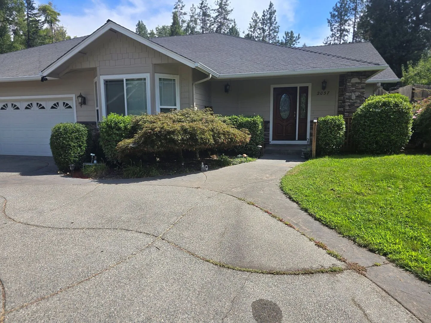 3 bed 2 bath Home for Rent in Grants Pass — Photo 3