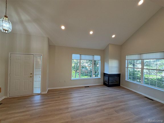 5th image of 29274 Douglas Dr