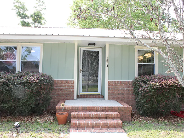 1874 Sloop Point Loop Rd — Photo 1