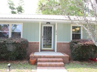1874 Sloop Point Loop Rd, Hampstead, NC 28443
