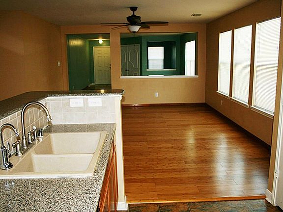 4th image of 17015 Hilton Hollow Dr