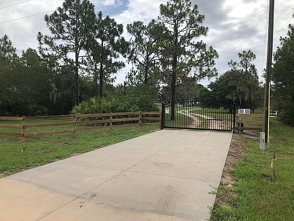 Drive/Gate/3Rail Fence