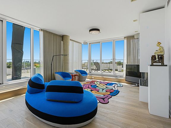 4th image of 2365 Rue St #604A