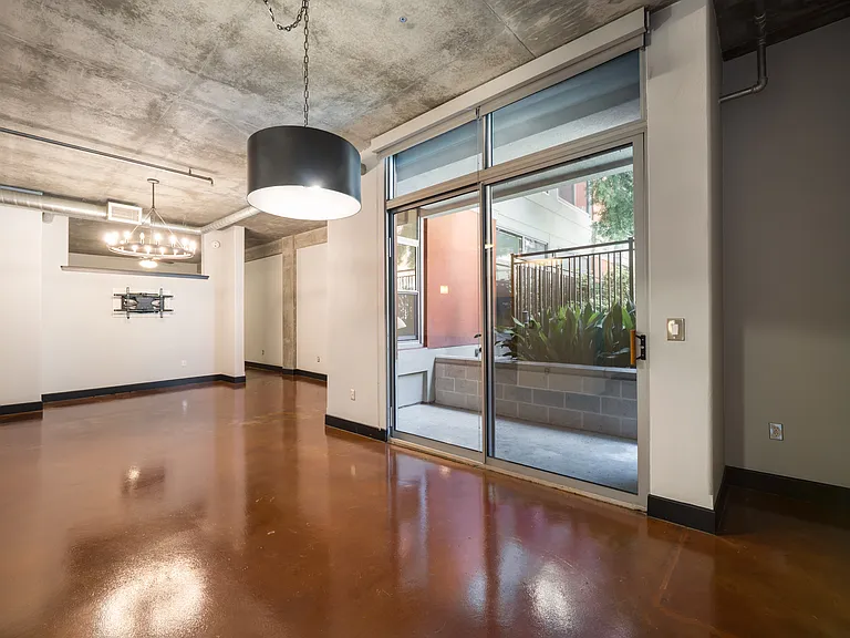 840 Green St #121 — Photo 9