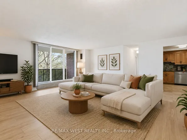 1275 Markham Rd #401, Toronto, ON M1H 3A2