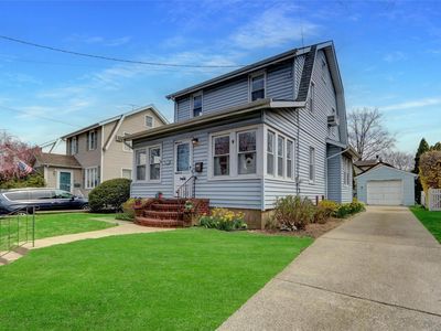25 Gladiolus Avenue, Floral Park, NY, 11001