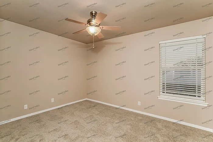 2002 W K Ct — Photo 11