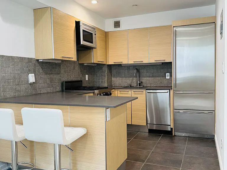 215 E 81st St #7B — Photo 2