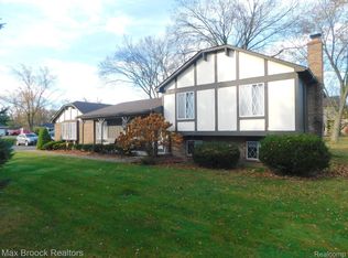 29515 Ardmore Dr, Farmington Hills, MI 48334