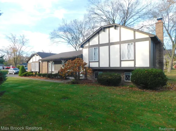 29515 Ardmore Dr, Farmington Hills, MI 48334