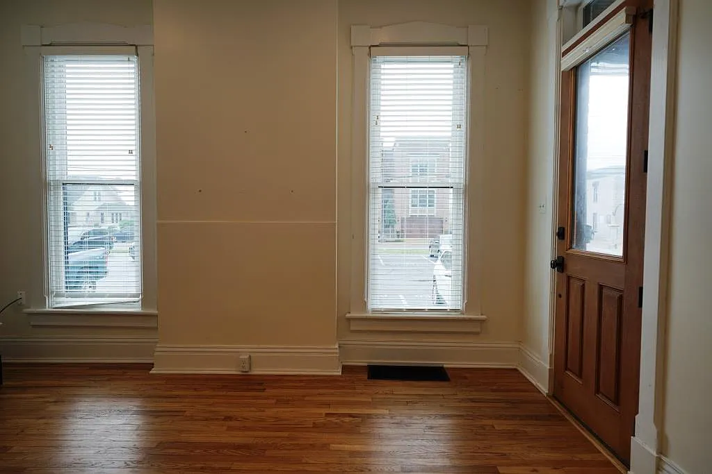 3 bed, 2.5 bath, 2110 sqft, $2,300 — Photo 4