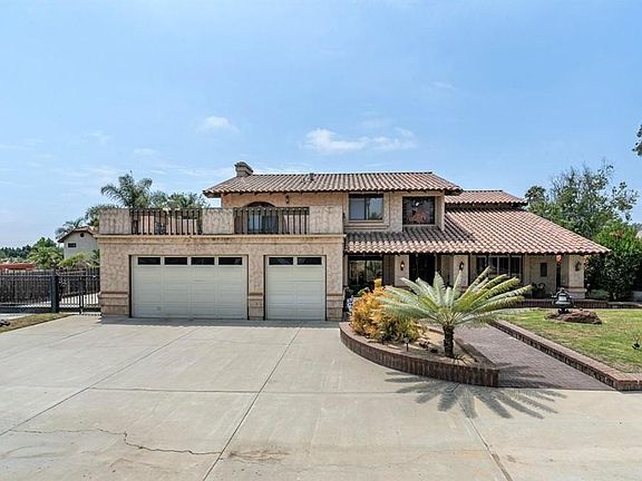 2nd image of 122 Mission Dr