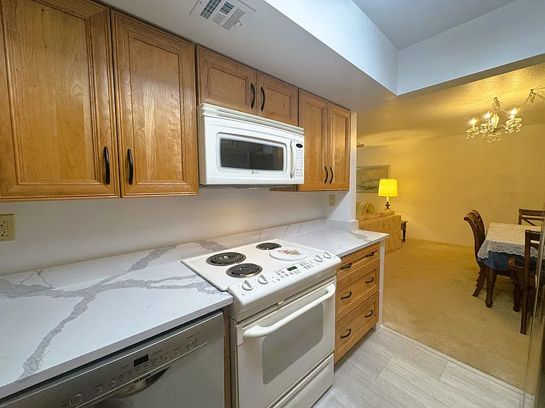 21300 Brinson Ave #113 — Photo 8
