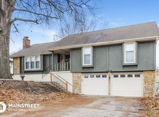 1813 SW Bird Ct, Blue Springs, MO 64015