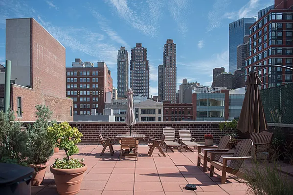 Sold by Luminous Realty | media 31